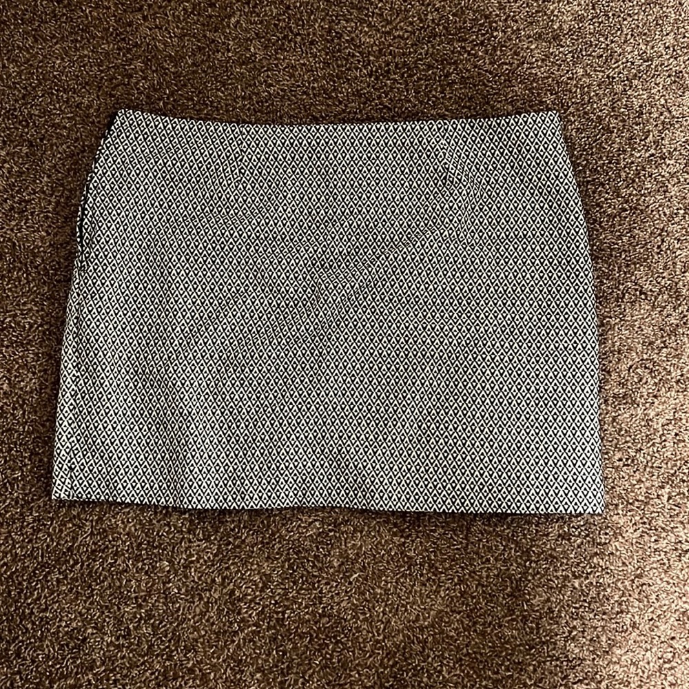 Plus Geometric Black and White Mini Skirt from Gap Size US 18
